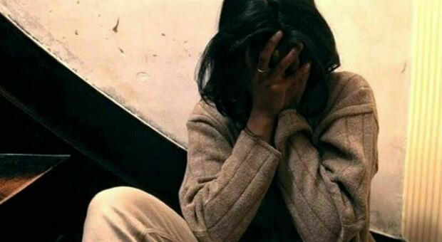 Ragazza di 30 anni violentata da pusher nigeriano nel palazzo occupato. Era stata minacciata con un coltello alla gola